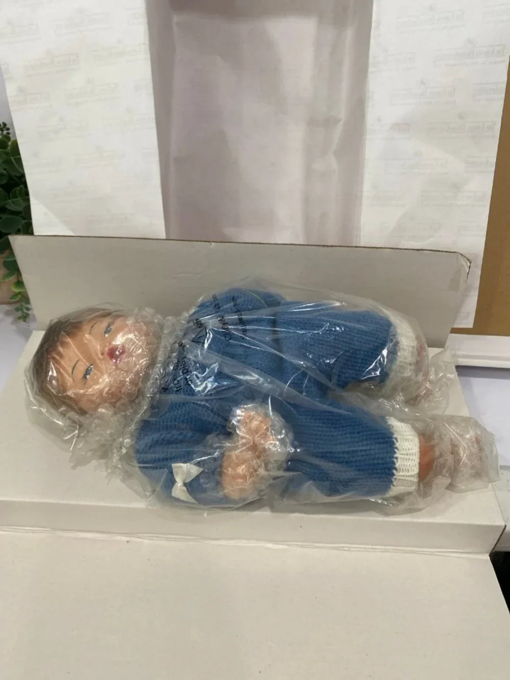 Ashton Drake 2003 “Tiny Thumbelina” 14” Collectors Doll Brand New in Packaging